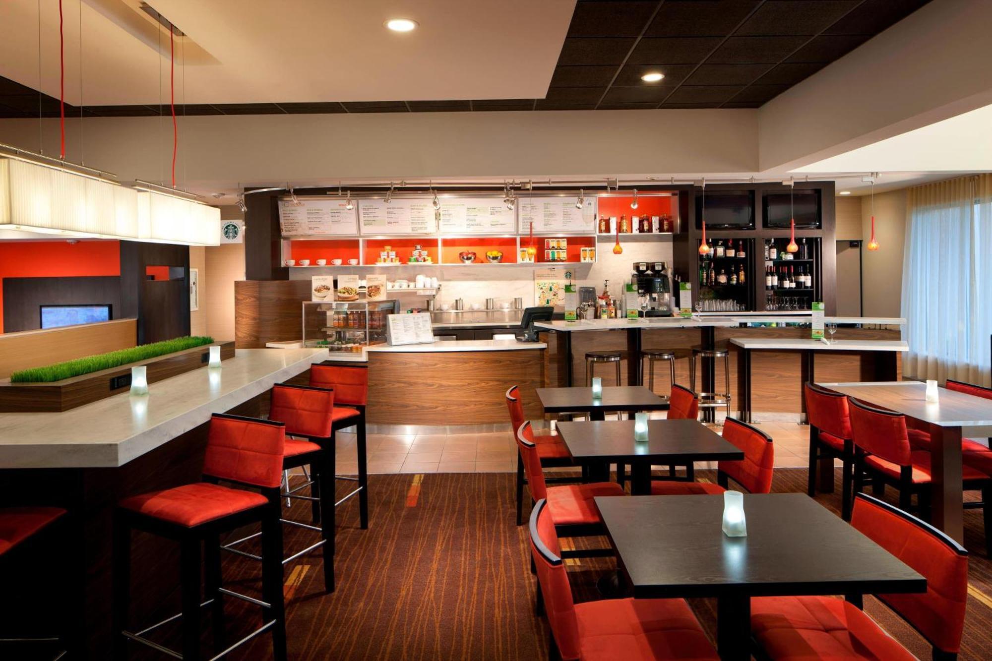 Courtyard Miami Airport West Hotel 3*